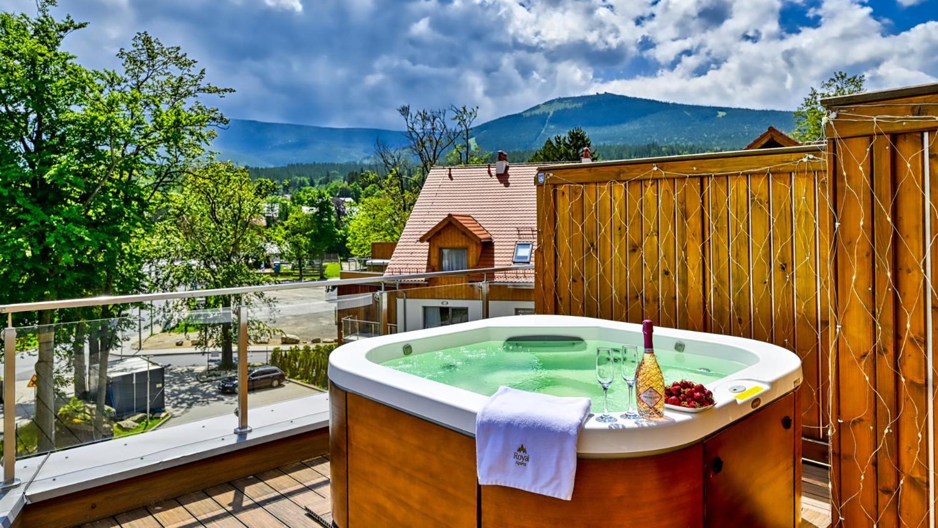 Royal Prestige Collection Z Prywatnym Jacuzzi - Stone Hill Resort Z Basenem I Saunami Sklářská Poruba Exteriér fotografie